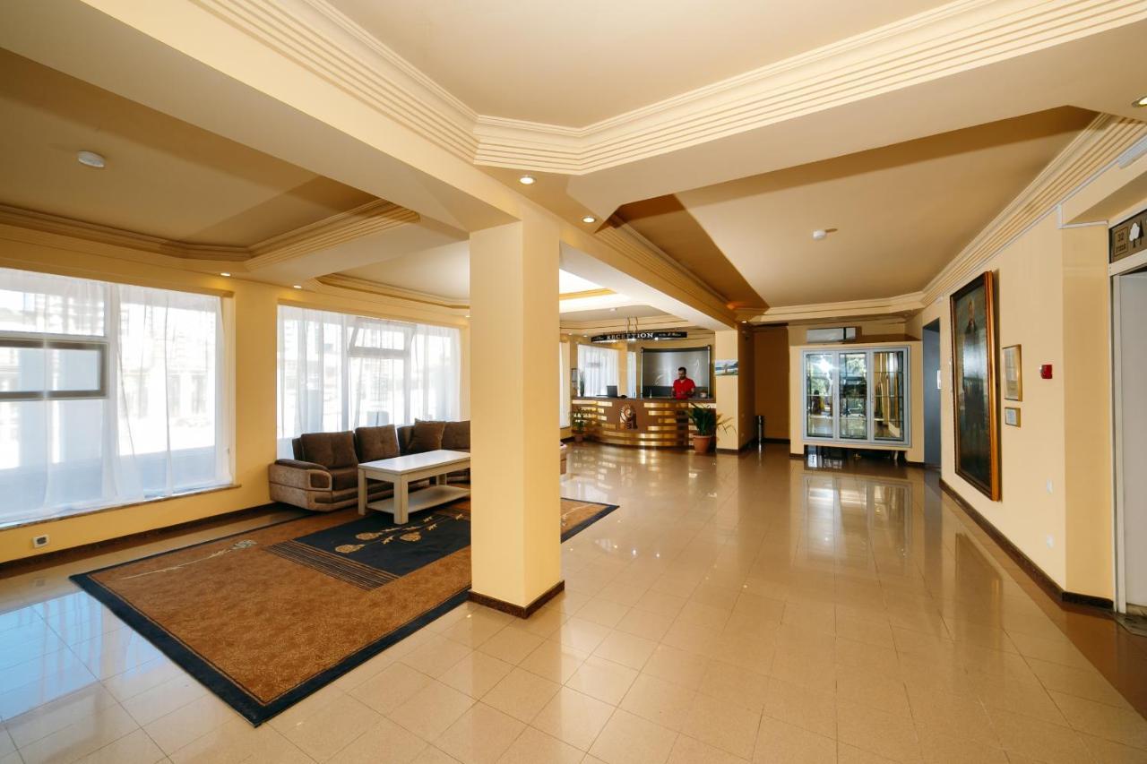 L Bakuri Hotel Batumi Exterior photo